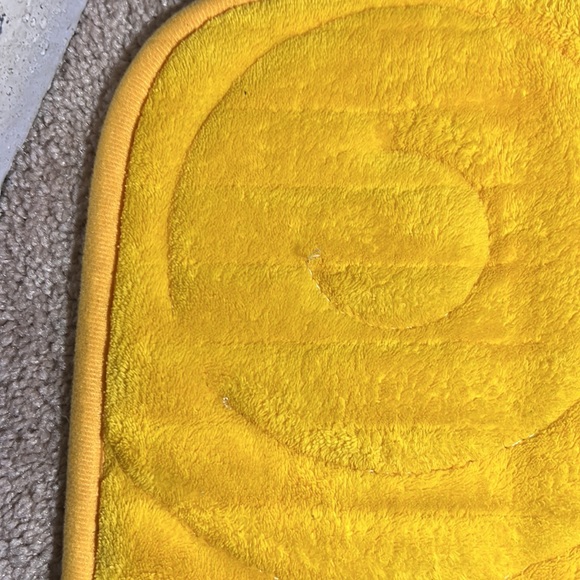 1 YELLOW FOAM BATH MATT - Picture 3 of 5